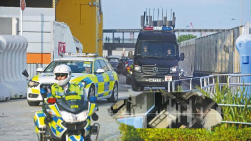 印尼总统佐科维多多访港，警方采用了阻截炸弹引爆的装置，干扰了民航处空管人员的通讯系统 