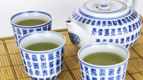 常饮绿茶还能防癌和降血脂。