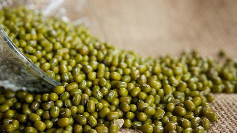 绿豆能清热消暑、利水，是夏季防暑佳品。