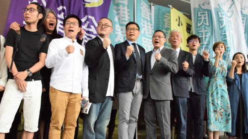 9名香港雨伞运动人士再次提堂（图片来源：美国之音）