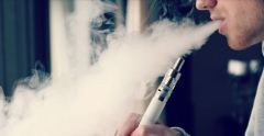专供中国留学生喝酒吸毒:警方捣毁地下夜场(图)