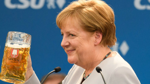 默克尔在慕尼黑竞选集会上讲话