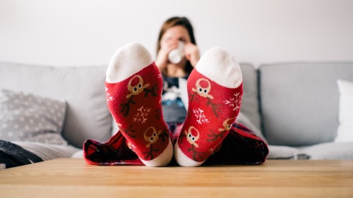 许多人有冬天穿袜子睡觉的习惯。