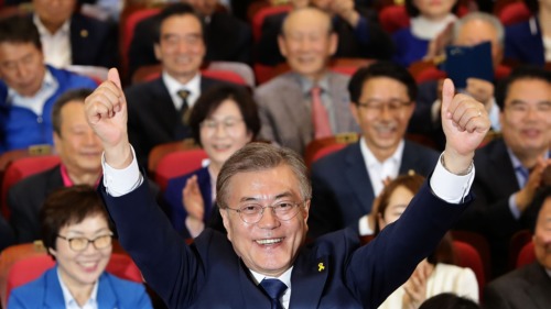 于10日，文在寅就任南韩第19任总统。