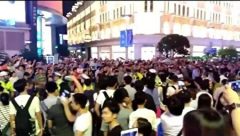 上海數千人上街維權數十警車到場戒備(圖)