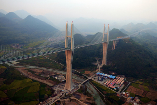 《纽时》：中国超级大桥热充满债务和腐败