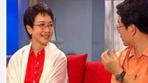 邓卓芮接受中共央视采访。