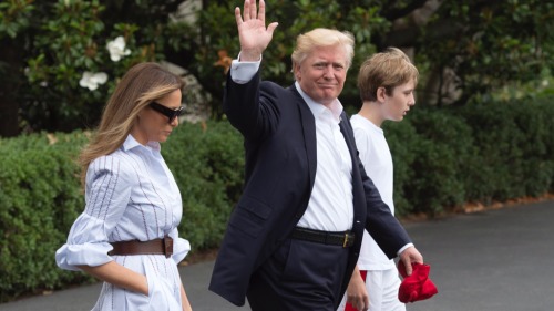 美國總統川普週六帶同妻子和小兒子離開華府，首次在戴維營度週末