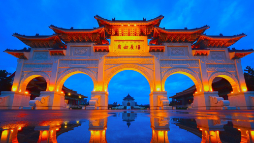 象征着民主自由的台北自由广场，一直是观光客最喜爱的热门景点之一。