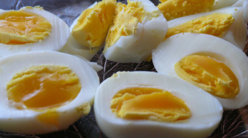 蛋白質是一切生命的物質基礎，而雞蛋中含有非常豐富的蛋白質。