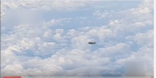 西班牙飞机上拍到外星人飞碟的真实画面