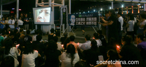 200港人尖沙咀燭光悼念李旺陽「被自殺」5週年。