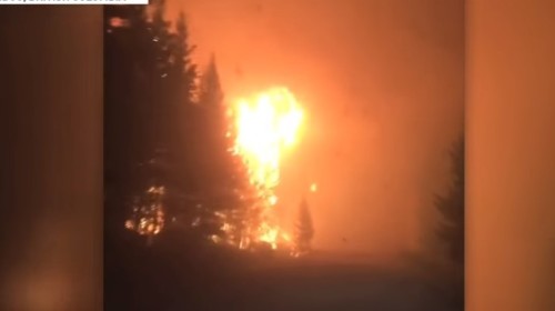 加拿大卑诗省野火失控 上万人被迫撤离