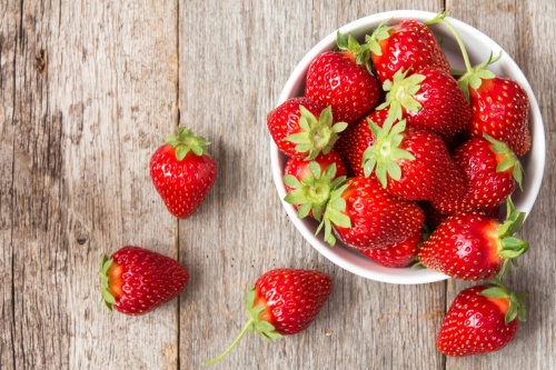 草莓堪称水果中色、香、味俱佳的“果中皇后”。