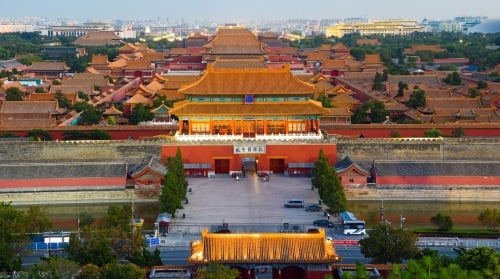 北京故宫始建于明朝，原本叫紫禁城，1925年成立故宫博物院。