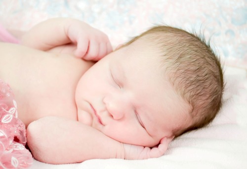 美國愛荷華新生嬰兒被人親吻 18天死亡 