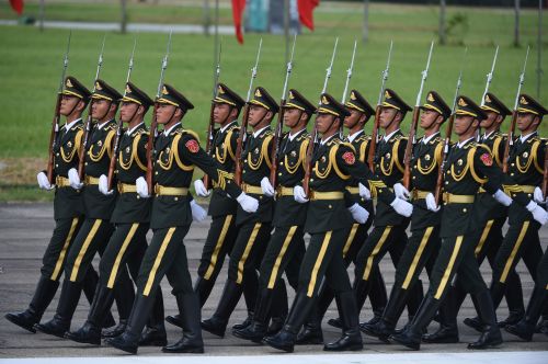 內地今年5月實施新規定，允許軍人在外出時穿著軍服，消息稱駐港軍隊有意效仿。