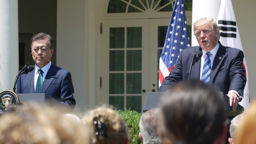 於6月30日，美國總統川普與南韓總統文在寅在白宮會談後舉行了聯合記者會