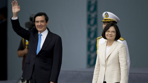 前臺灣總統馬英九（左）與現任總統蔡英文（右）