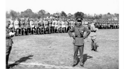 1933年剿共，蒋介石亲任豫鄂皖三省剿匪总司令部总司令。