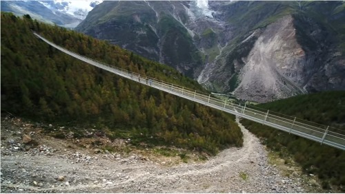想去走走？世界最长的吊桥高出山谷85米