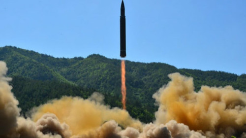 朝鮮官方宣布，於28日在最高領導人金正恩的親自指導下，再度成功試射射「火星14型」。