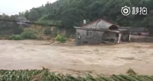湖南宁乡正经历严重洪灾。