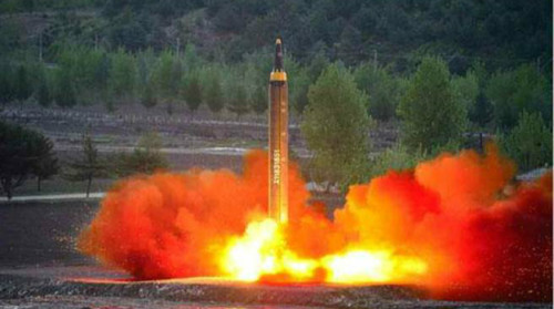 於5月14日，朝鮮試射了地對地中遠程導彈「火星12號」。