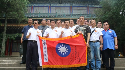 6月2日黃埔子弟在孫中山紀念館前唱黃埔軍校歌 