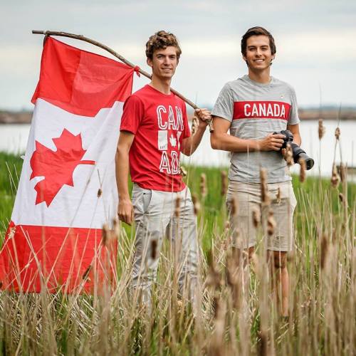 俩大学生横跨加拿大 旅程过半仅花9元