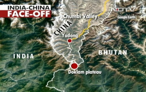 中印邊境軍事對峙， 這一爭議地帶，中國稱「洞朗地區」，印度稱「克蘭高原（Doklam Plateau）」。從地圖上看，這是一片三角形的楔形地帶，處於中國、印度與不丹之間。 