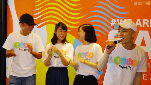「2017臉部平權#WeAreTheSame!特展」高雄場8月11日開展，邀請八仙塵爆傷友相妤（左2）出席分享自身經歷。