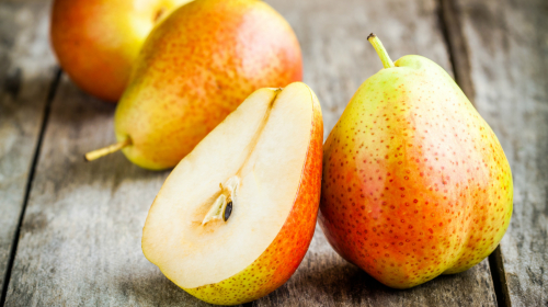 在秋天，每天堅持食用一到兩個香梨，可緩解秋天乾燥，亦能生津潤肺。