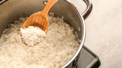 只要放入它完美煮飯不焦鍋(圖)