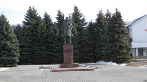 俄罗斯旅游城市苏兹达里市中心的列宁像。
