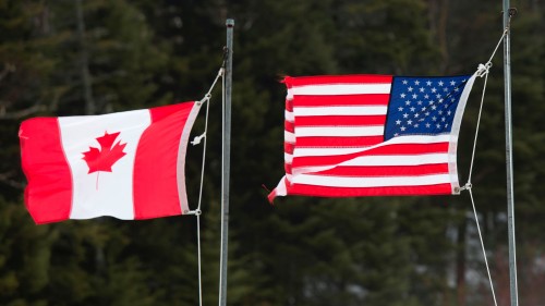 加拿大和美国都在考虑向本国公民发出赴华出行警告。