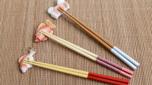 普通竹筷和木筷，保质期为3～6个月。