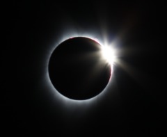 日全食出現預示要出大事了(圖)