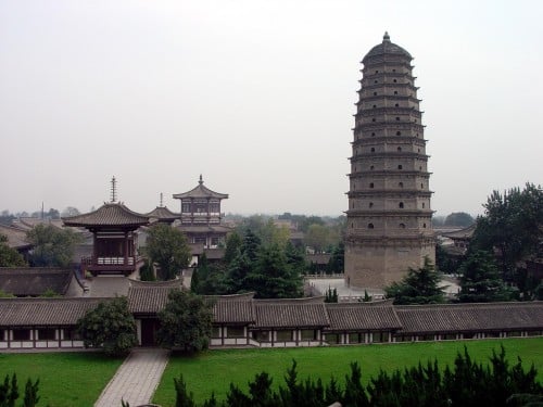 陝西法門寺舍利塔，始建於隋唐，重建於明朝，60米高，八面十三層磚塔。