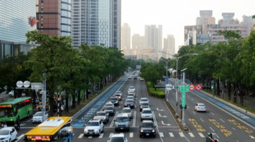 台中市首次超越高雄，成为台湾第二大城市，图为台中市街景。