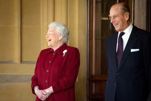 英国女王伊丽莎白二世与丈夫菲利普亲王。