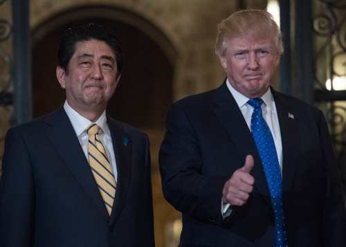 日本首先安倍和美国总统川普