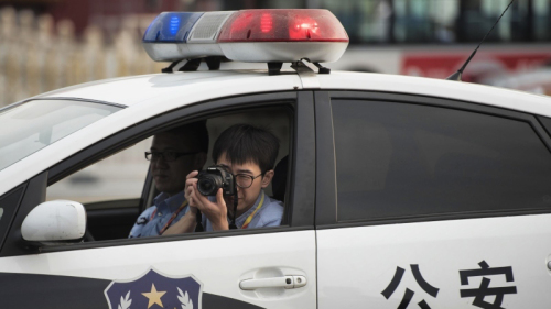 近年北京对香港媒体的箝制加重，香港记者在大陆的采访活动受到严密监控。