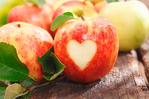 红苹果入心，有益心脏，提高记忆力。