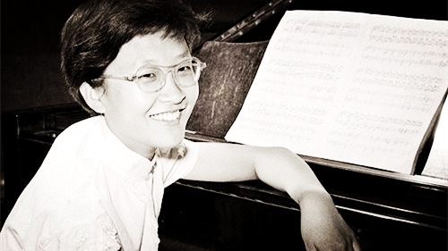 顧聖嬰，首位在國際音樂比賽中獲得金獎的中國人，被譽為「中國鋼琴六聖手」。