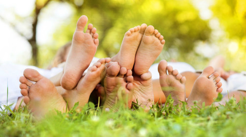 足部的皮肤、指甲等，都可能反映出潜在的疾病征兆。
