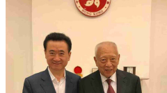 萬達官網發布王健林訪港照瘦了不少(圖)