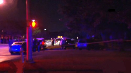 美国德克萨斯州达拉斯郊区的一处民宅发生枪击事件，一名男子在一场观赏美式足球赛的聚会中开枪杀人。 