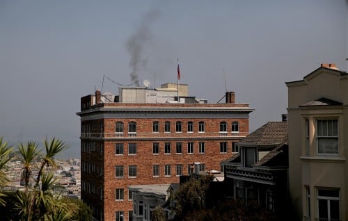 撤前燒文件冒黑煙 俄駐舊金山領館被告