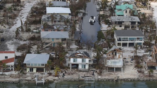 佛州礁岛群的多数房屋都遭到不同程度的损毁。